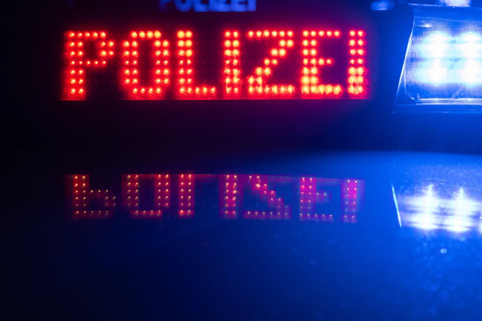 Verfolgungsjagd auf A2 endet im Crash: Fahrer versucht, zu Fuß zu fliehen