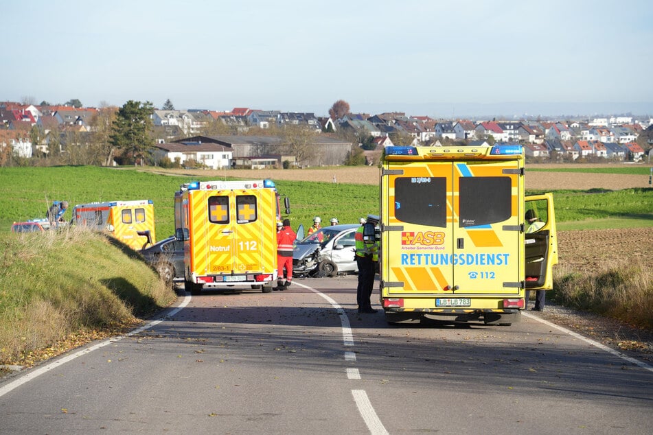 Der Rettungsdienst war mit einem Großaufgebot zur Unfallstelle geeilt.