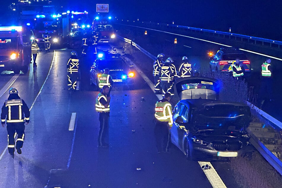 Bei einem Unfall mit einem Geisterfahrer auf der A70 bei Oberhaid wurden vier Menschen schwer verletzt.