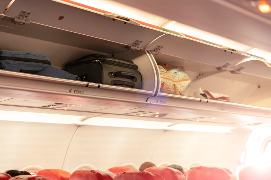 Gepäck in den Ablagen über den Sitzen zu verstauen wird bei Easyjet bald extra kosten.
