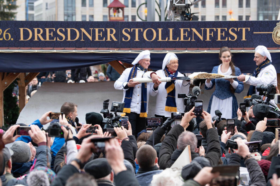 Das Stollenfest fand zuletzt 2019 statt. Traditionell wird das erste Stück des Riesengebäcks feierlich vorgestellt.