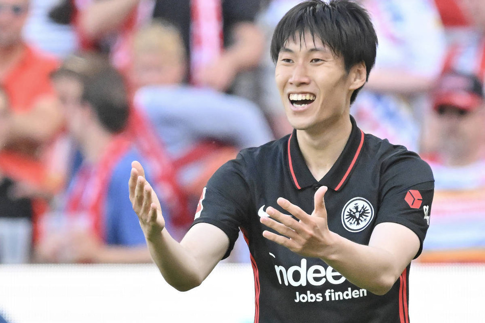 Wegen einer Magen-Darm-Grippe und eines grippalen Infekts wird Daichi Kamada (26) der Eintracht am Samstag im Bundesligaspiel beim FC Augsburg fehlen.