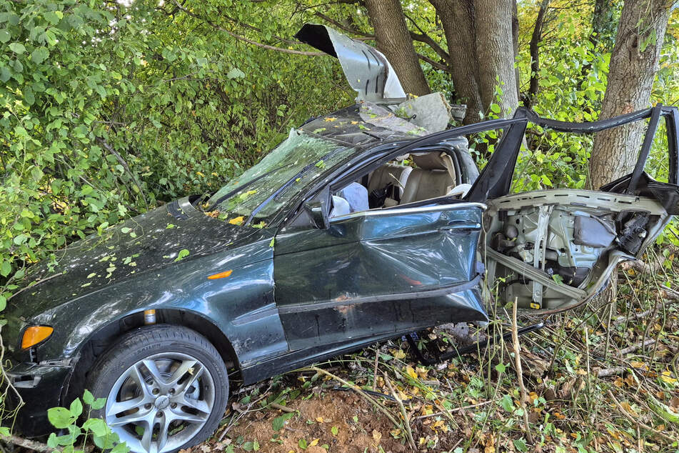Der 27-Jährige wurde aus seinem Wagen geschleudert.
