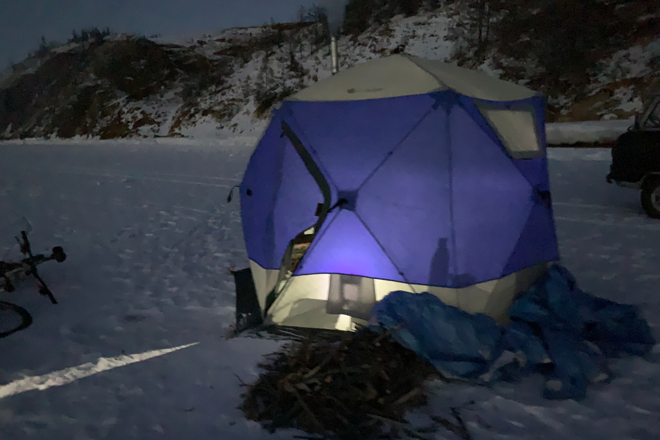 Fand sich keine Hütte, wurde das Zelt am Ufer des Baikalsees aufgeschlagen.