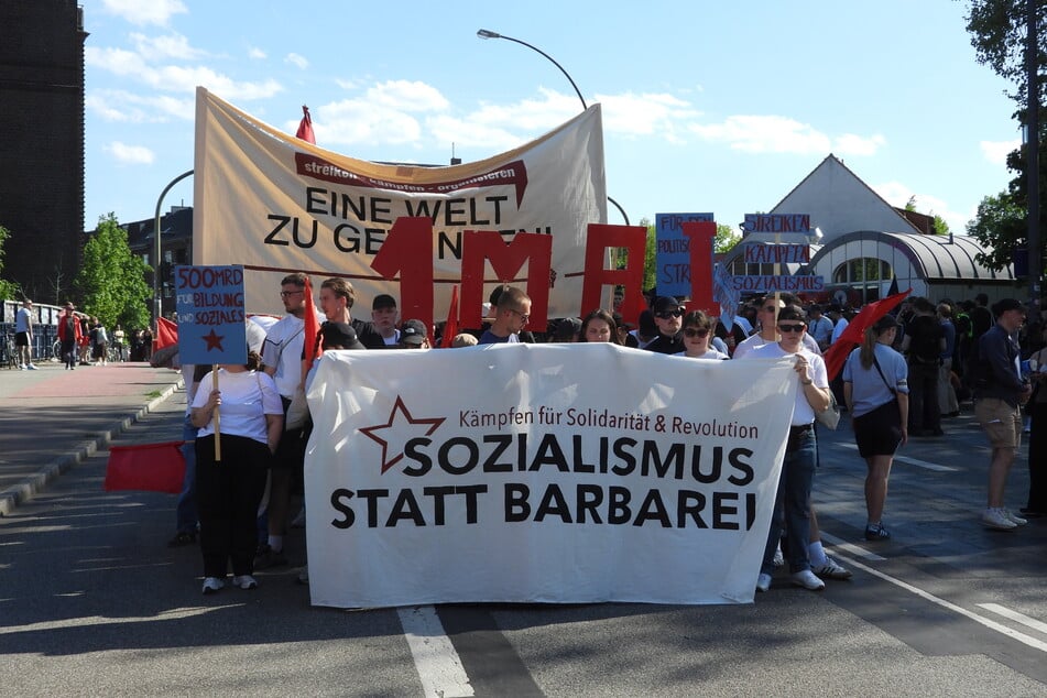 Am Nachmittag gingen auch linke und linksextreme Gruppen auf die Straße.
