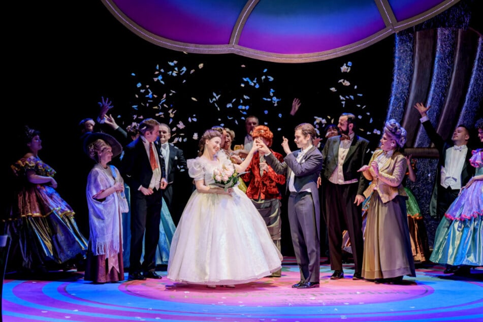 Poldi und Mitzi heiraten zum Schein.