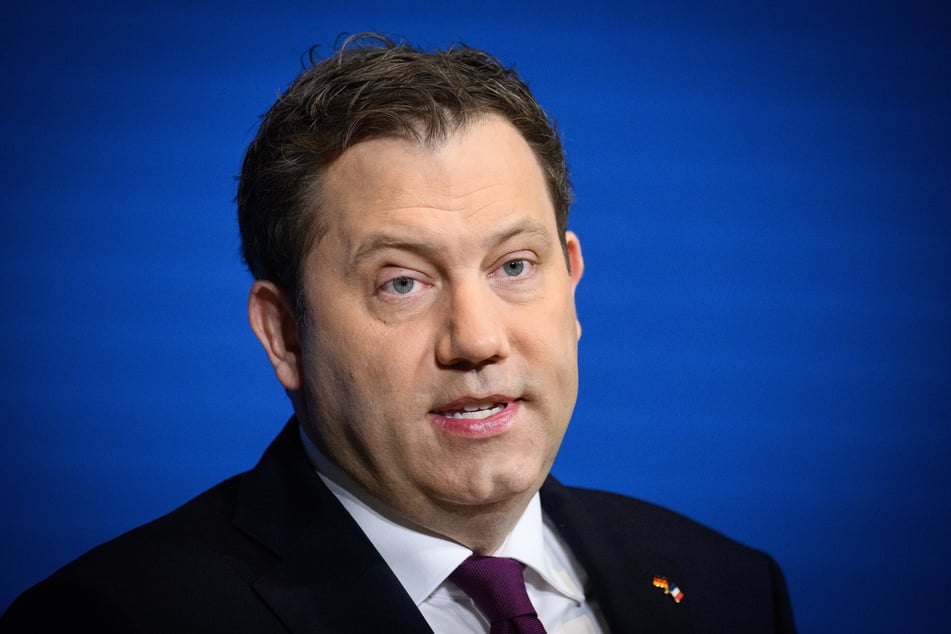 Vizekanzler Lars Klingbeil (47, SPD) warf Trump Erpressung vor.