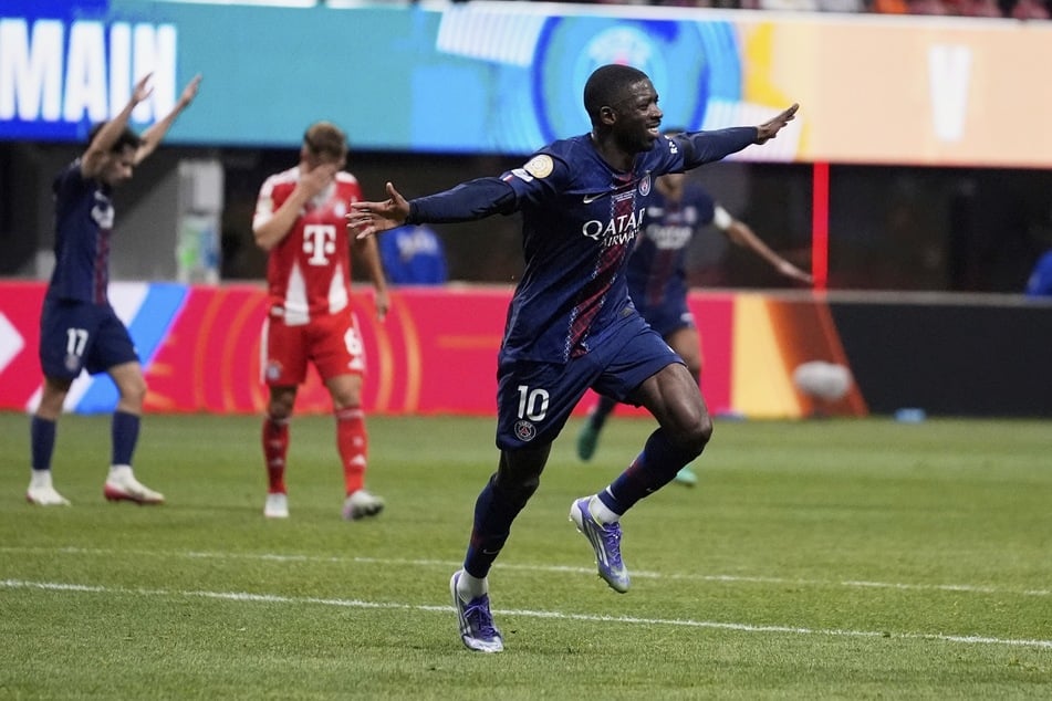 Ousmane Dembele machte kurz vor Schluss den Deckel drauf - obwohl Paris zu dem Zeitpunkt nur noch zu 9. war.