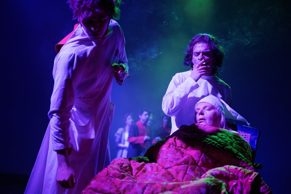 Charly Hübners "Krieg und Frieden" am Theater Magdeburg: Was kann der 4-Stunden-Koloss?