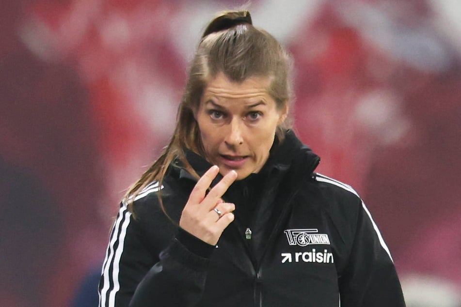 Hat Marie-Louise Eta (34) für den anstehenden Abstiegskracher gegen Köln auch ihre Nachwuchstalente im Blick?