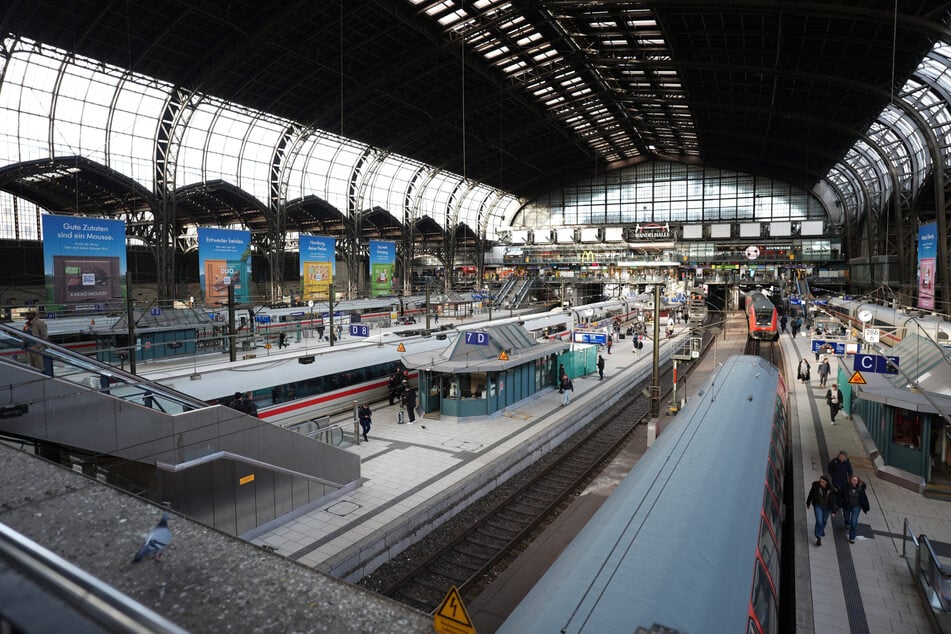 Ab Freitag kommt es in und um Hamburg zu erheblichen Störungen im Zugverkehr. (Symbolbild)