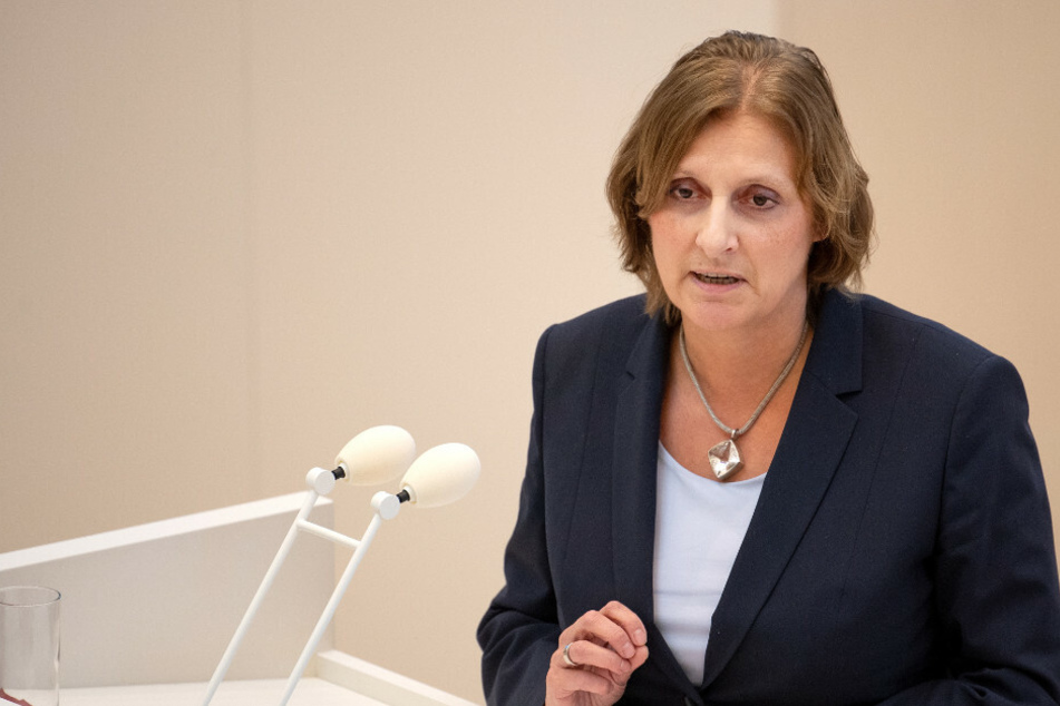 Brandenburgs Bildungsministerin Britta Ernst (59, SPD) will die Digitalisierung des Unterrichts in den Mittelpunkt ihrer Präsidentschaft der Kultusministerkonferenz stellen.