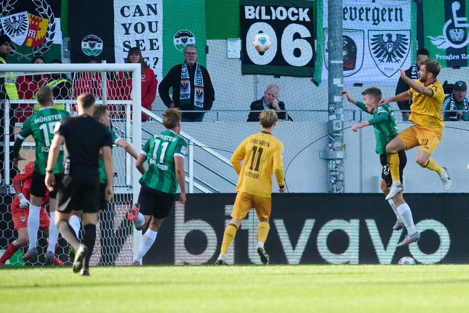 Zwei eigene Treffer - hier das 2:1 von Lars Bünning (r.) - reichten nicht zum Sieg.