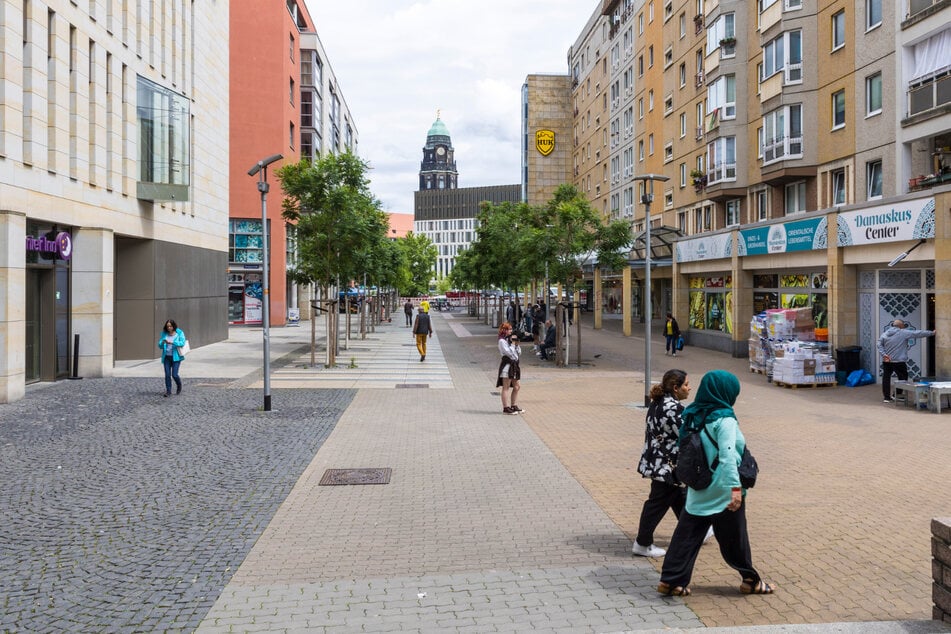 In den DDR-Plattenbauten zwischen Prager Straße und Stadtforum leben fast nur sozial schwache Bewohner. Die Mehrheit mit Migrationshintergrund.