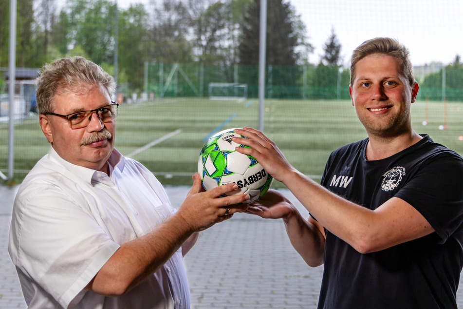 Jugendleiter Bernd Schmid (58, l.) und Frauen-Trainer Max Wehner (27) hoffen auf Verstärkung der Mannschaft.