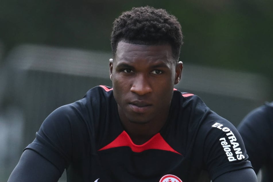 Aurelio Buta (28) ist nicht mit Eintracht Frankfurt ins Trainingslager in die USA gereist und soll kurz vor einem Wechsel zu Union Berlin stehen.