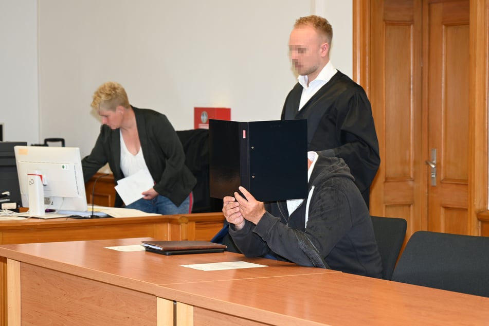 Der Angeklagte (63) musste sich am Dienstag vor Gericht für seine Taten verantworten.