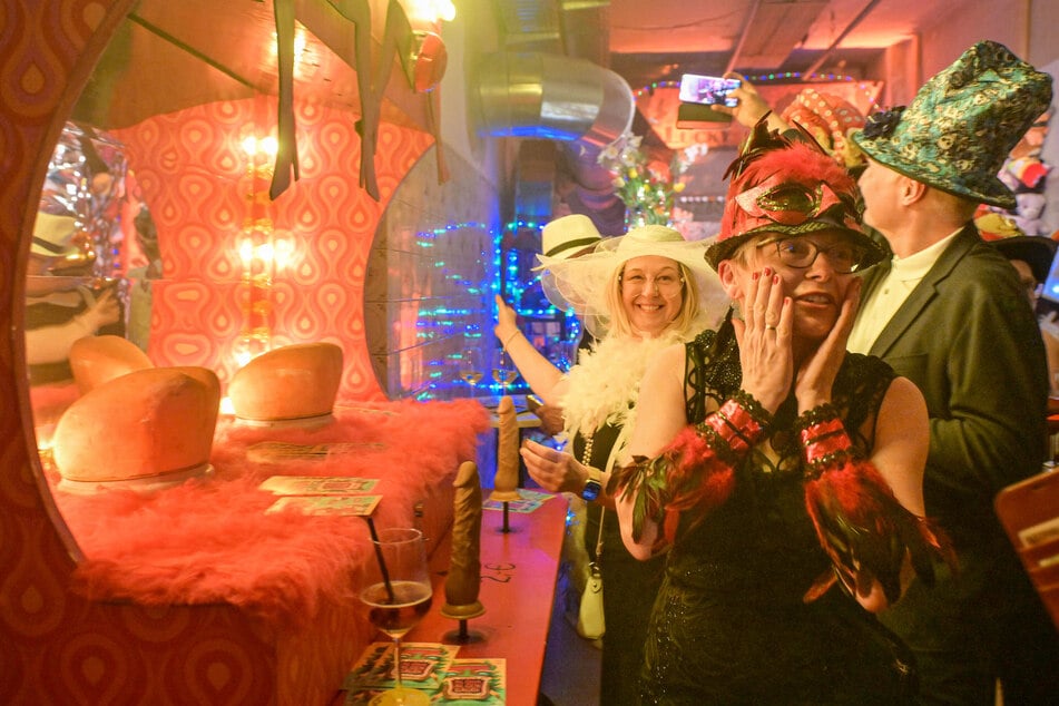 Gefeiert und sich amüsiert wird in allen Räumen des Parkhotels.