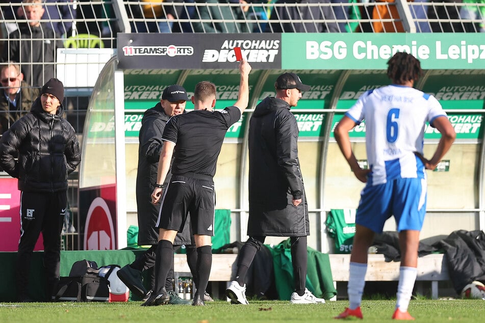 Kapitän Philipp Wendt (29) beschwerte sich nach einer Szene von der Bank aus zu sehr und verließ die Coaching-Zone. Dafür gab es die Rote Karte.