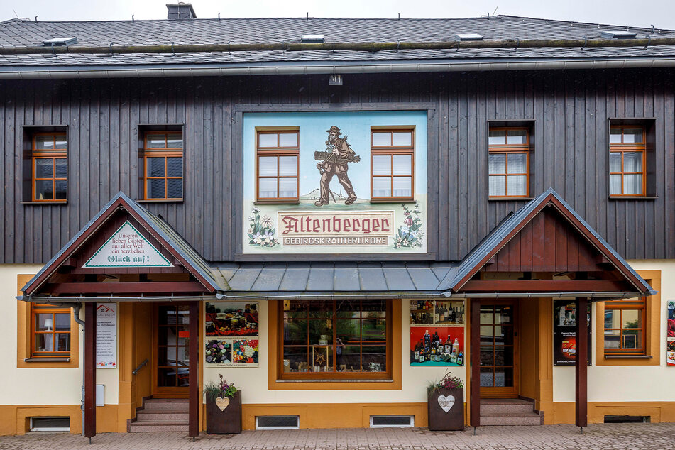 Das Geschäft der Altenberger Kräuterlikör-Fabrik hat jetzt wieder geöffnet.