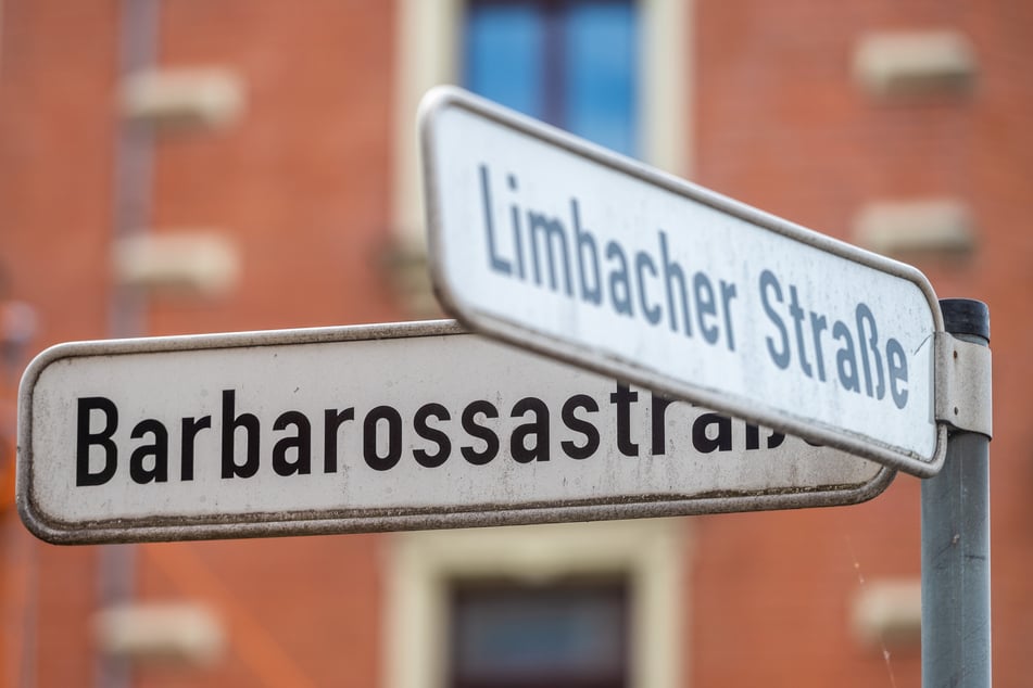 Auf der Limbacher Straße wurde einem jungen Mann (20) das iPhone geklaut.