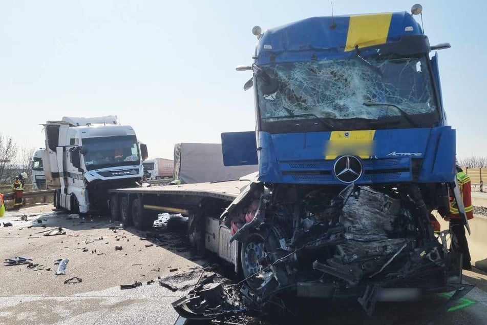 Unfall A5: Crash mit mehreren Lastern: Autobahn stundenlang gesperrt!
