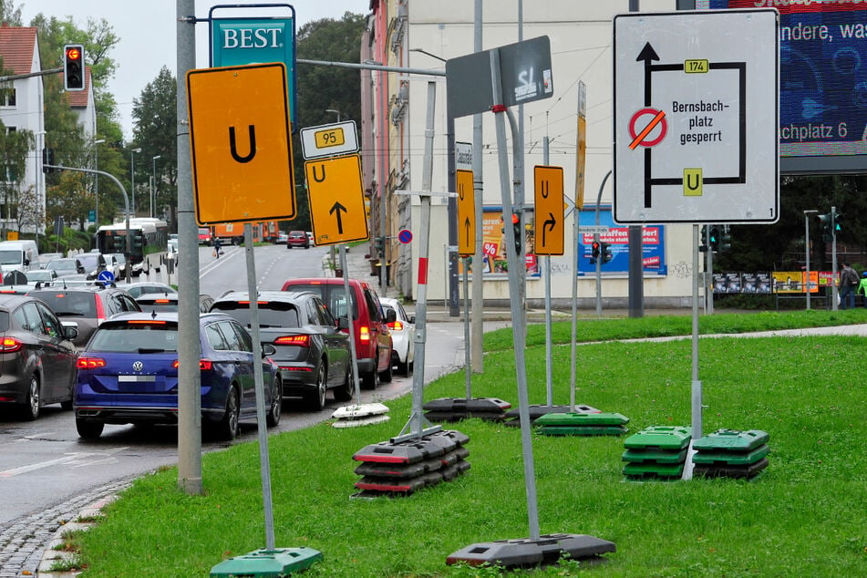 Ab Montag wird die Gleisüberfahrt am Bernsbachplatz gesperrt.