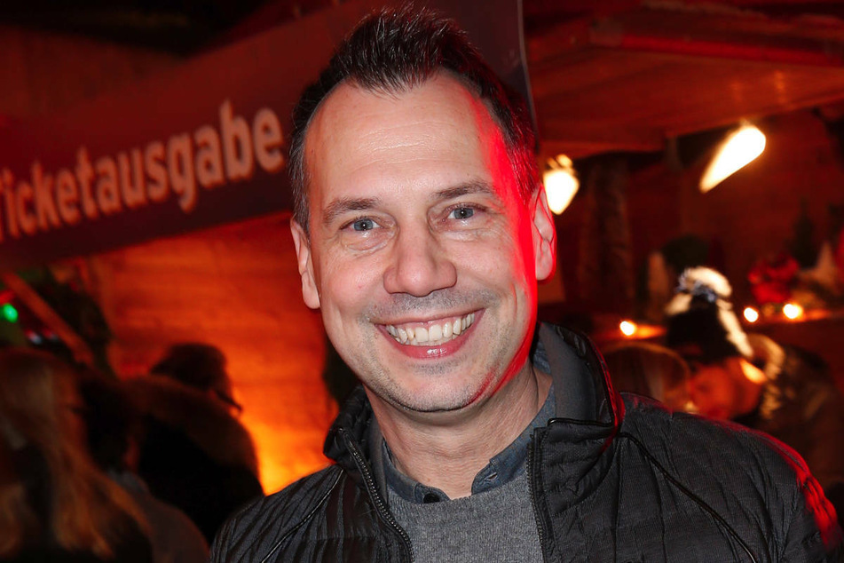 Sebastian Fitzek kommt im Dezember 2019 bei der Premiere des Roncalli-Weihnachtszirkus in Berlin. Der Autor kann beim Schreiben keine Musik hören.