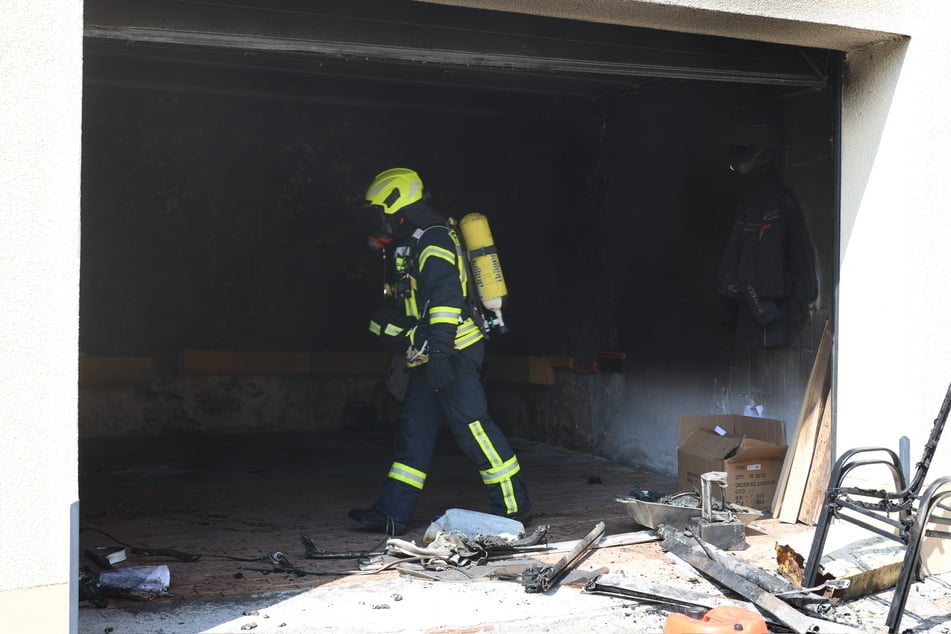 In einer Garage in der Schwarzenberger Altstadt brach am Sonntag ein Brand aus.