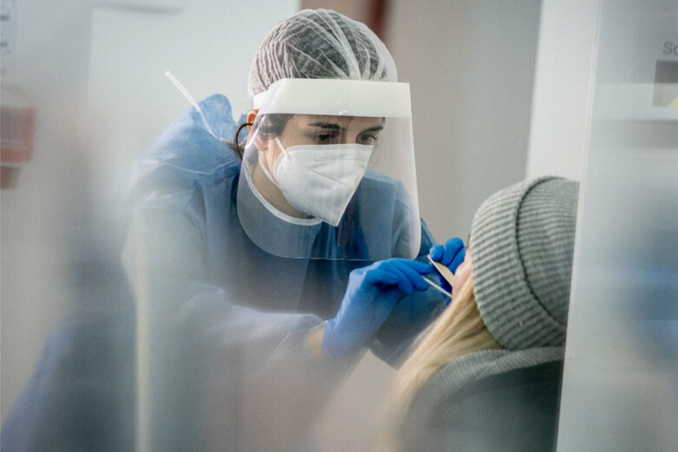 Betrug mit den Schnelltests: Sind Corona-Testzentren außer Kontrolle geraten?