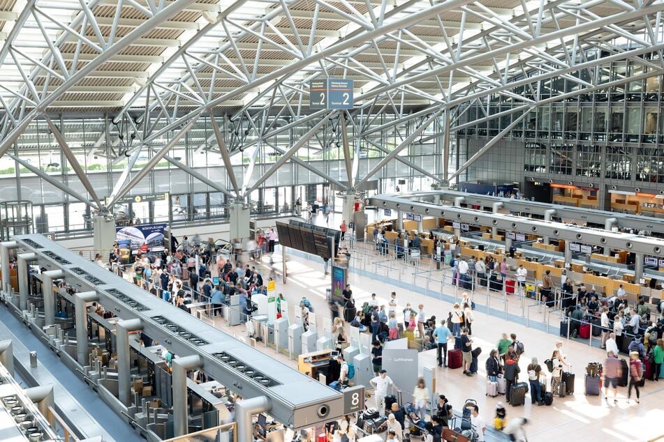Fast 1,5 Millionen Passagiere zählte der Hamburger Flughafen im Oktober. Das sind fast so viele wie vor Corona.