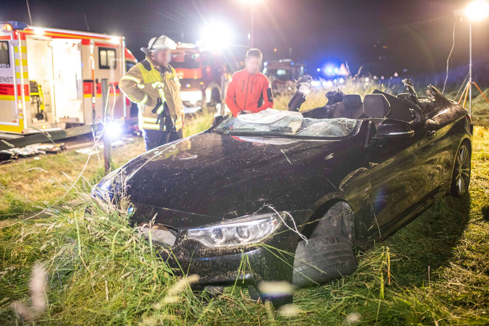 Der BMW wurde nach dem schweren Crash abgeschleppt.