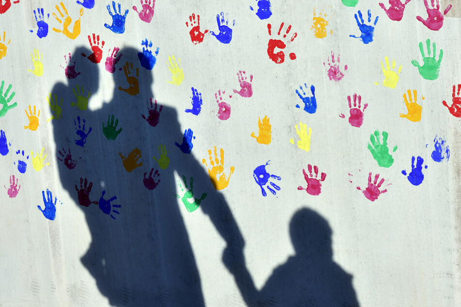 In Kitas dürfen bislang nur Kinder von systemrelevanten Eltern betreut werden.