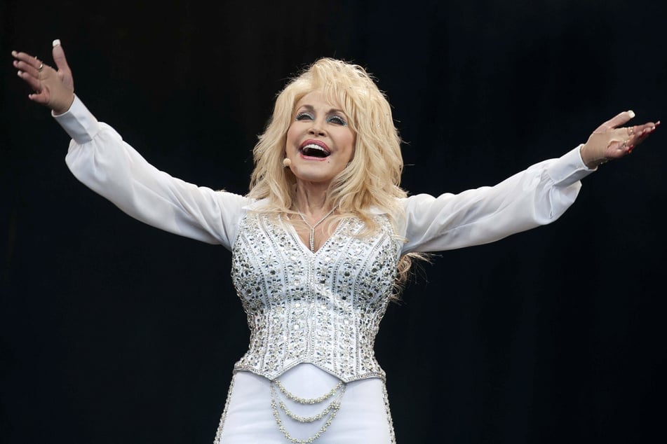 US-Sängerin Dolly Parton bei ihrem Auftritt auf der Pyramid Stage des Glastonbury Festival of Contemporary Performing Arts 2014.