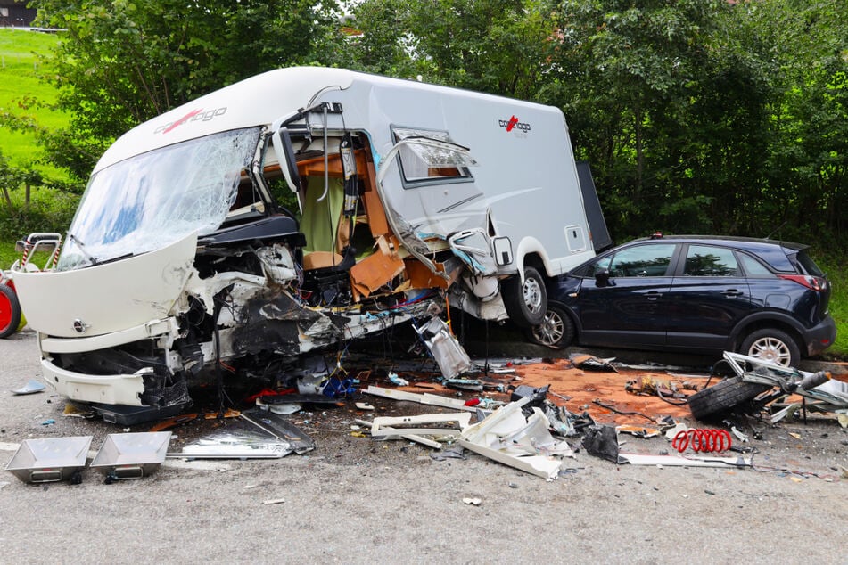 Ein drittes Fahrzeug war ebenfalls in den Unfall verwickelt, der Fahrer des Wagens hatte jedoch Glück im Unglück.