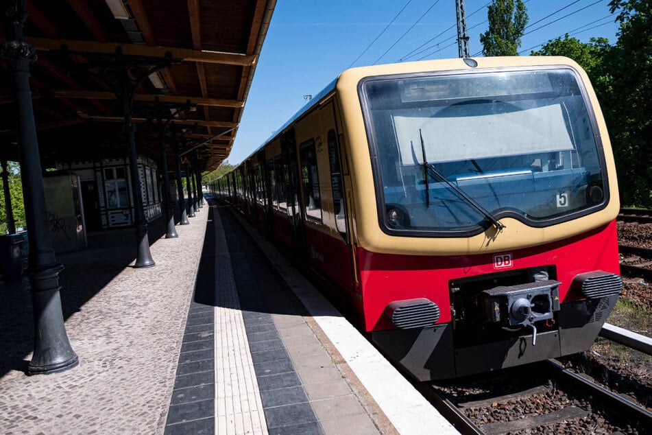 Am Dienstag kommt es auf mehreren S-Bahnlinien zu Ausfällen. (Symbolfoto)