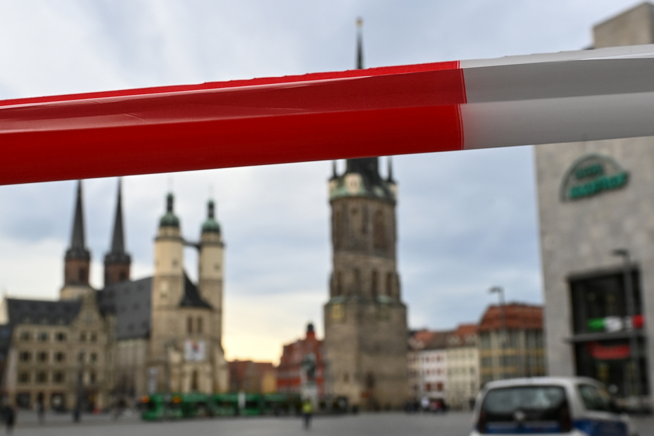 Auf dem Hallenser Marktplatz darf ab Mittwoch wieder derWochenmarkt für Lebensmittelhändler öffnen.
