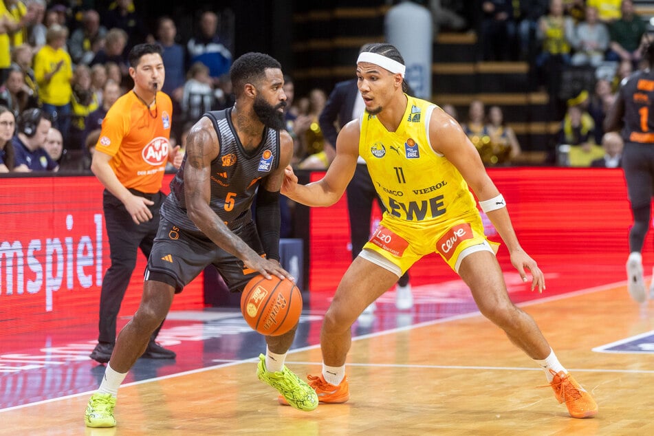 Dieses Duell verspricht Spannung: Niners-Spielmacher Corey Davis und der Ex-Chemnitzer Nicholas Tischler (25, r.).