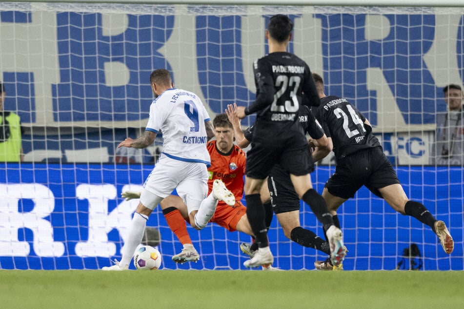 Magdeburgs Tor-Erlösung: Luc Castaignos (30, l.) überwindet SCP-Torhüter Jannik Huth (29, h.) und trifft zum 1:1-Endstand in der 85. Spielminute.