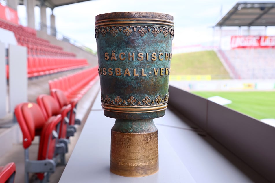 Um ihn geht's: Der FSV Zwickau und der FC Erzgebirge Aue kämpfen im Finale um den Sachsenpokal.
