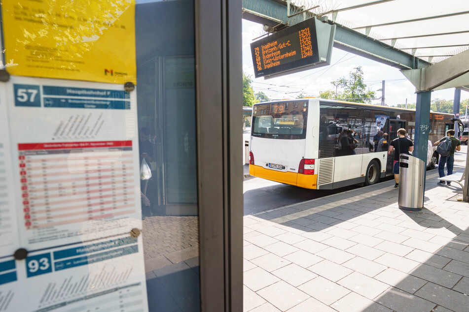 Ob Busse in Thüringen fahren hängt auch davon ab, ob Schüler in die Schule müssen. (Symbolfoto)