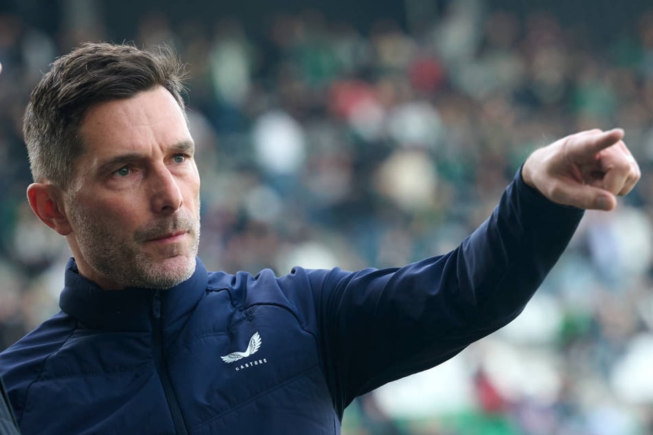 Stefan Leitl (48) gibt die Richtung vor: Der Hertha-Coach will mit seiner Mannschaft in der Tabelle weiter nach oben klettern.