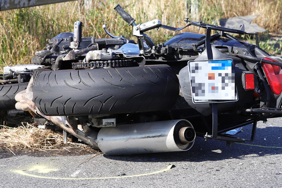 Lastwagen erfasst Motorrad: Biker bei Unfall nahe Büttelborn schwer verletzt