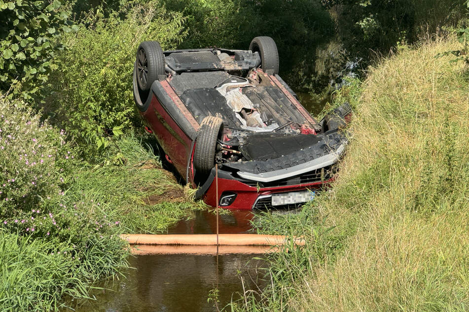 In Wildenfels ist am Montag ein Ford in einem Bach gelandet.