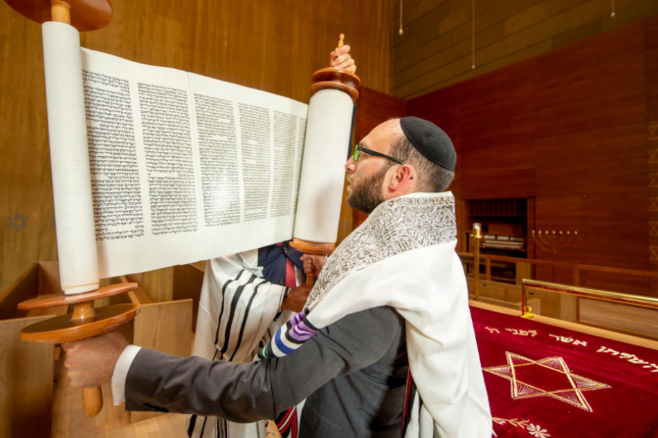 Rabbi Akiva Weingarten streamt seine Gottesdienste noch. Die jüdische Gemeinde wurde heftig von Covid-19 erwischt.