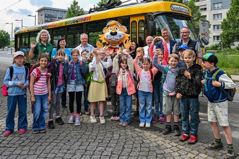 Dresden: "ÖPNV fetzt": Kinderstraßenbahn "Lottchen" auf Geburtstagsfahrt