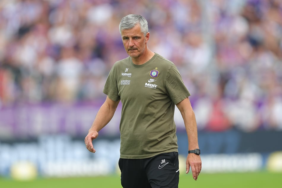 Jens Härtel (56) wirkt angeschlagen, aber erreicht die Mannschaft noch. Die Punkte fehlen.