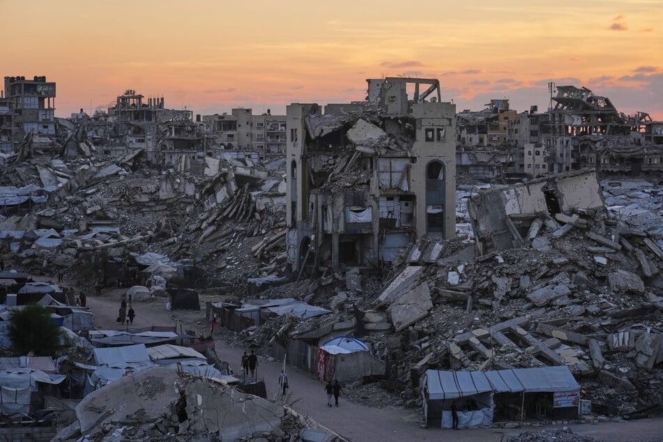 Im Gaza-Krieg herrscht eigentlich eine Waffenruhe, dennoch gibt es weiterhin tödliche Angriffe. Israel rechtfertigt die gezielten Tötungen damit, dass die Opfer selbst Angriffe geplant haben sollen.