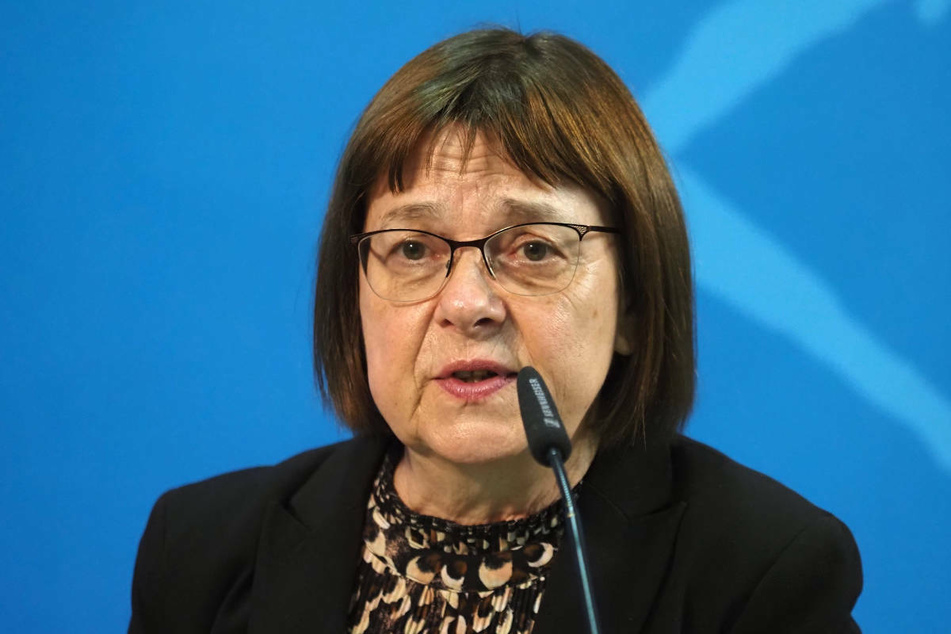Brandenburgs Verbraucherschutzministerin Ursula Nonnemacher (64, Grüne) hat den zuständigen Landesausschuss am Mittwoch über dem Ausbruch der Vogelgrippe in einer zweiten Putenmast im Landkreis Märkisch-Oderland informiert.