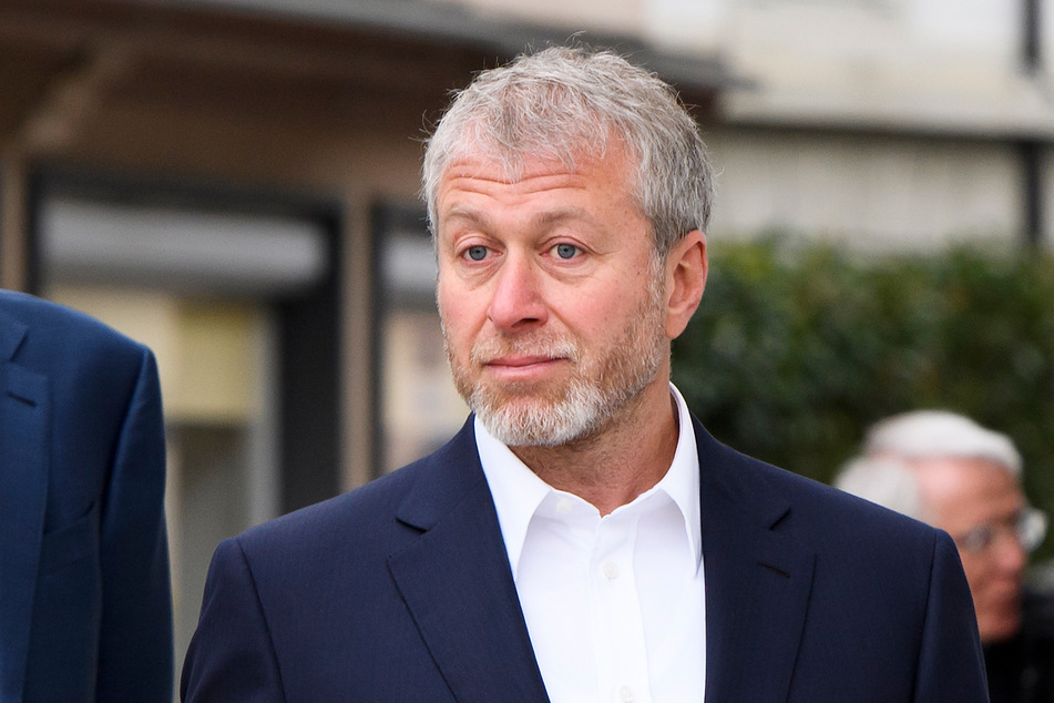 Der russische Oligarch Roman Abramowitsch (55) muss seinen Verein FC Chelsea aufgrund von Sanktionen im Zusammenhang mit dem Ukraine-Krieg verkaufen.